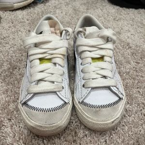 Nike everyday sneaker size 5.5